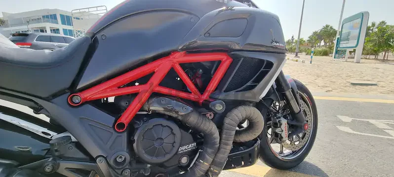 
								2011 Ducati Diavel Carbon full									