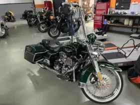 2016 Harley-Davidson CVO Road King (FLHRSE)