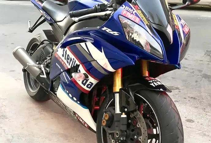 
								2013 Yamaha YZF-R6 full									