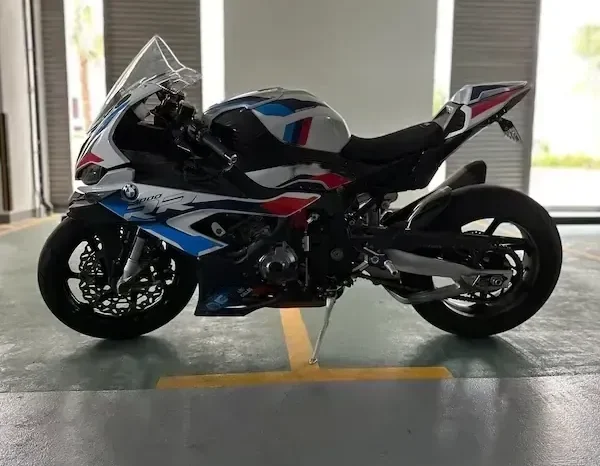 
								2022 BMW M 1000 RR full									