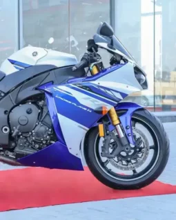 
										2014 Yamaha YZF-R1 full									