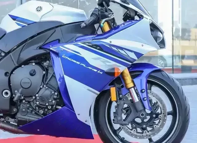 
								2014 Yamaha YZF-R1 full									