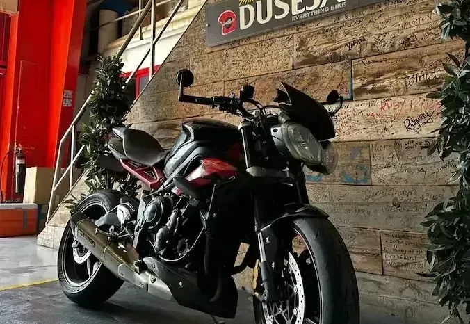 
								2015 Triumph Street Triple 675 full									