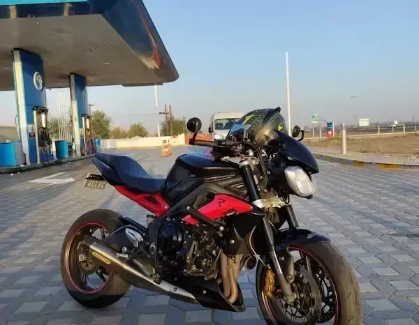 
								2015 Triumph Street Triple 675 full									