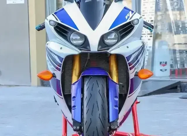 
								2014 Yamaha YZF-R1 full									