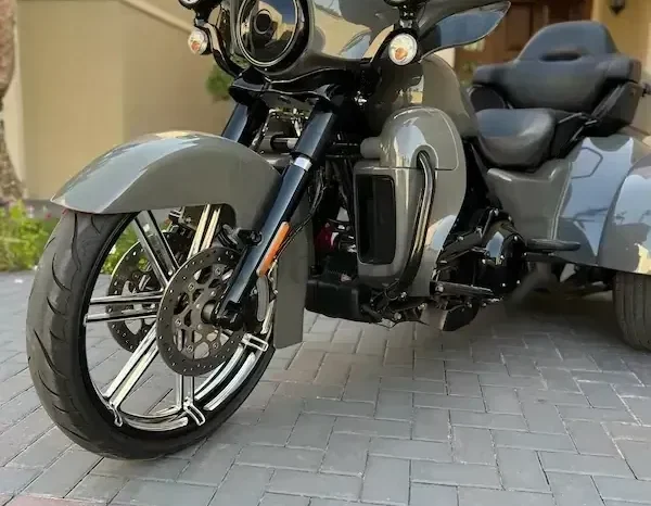 
								2015 Harley-Davidson Tri Glide Ultra 103 (FLHTCUTG) full									