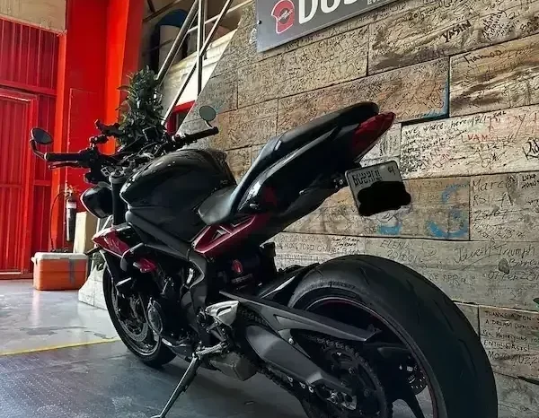 
								2015 Triumph Street Triple 675 full									